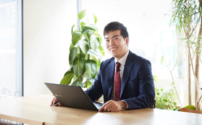 社員インタビュー サムネイル “なんとなく”からの脱却で急成長。新卒入社1年目、MVP受賞の快進撃 2020-12-17T15:00:00.000Z